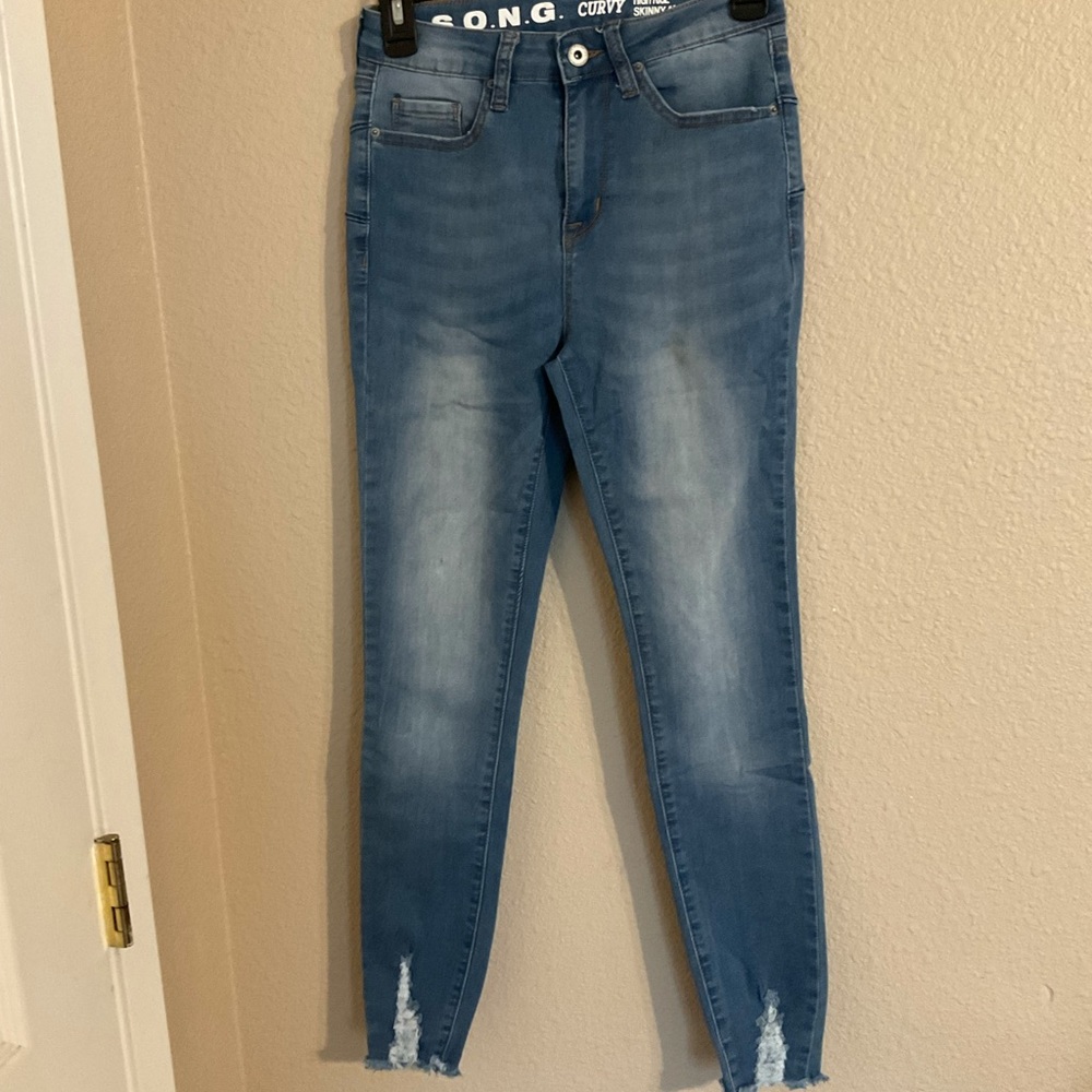 Distressed ankle jeans